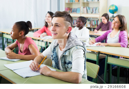 Multiethnic students studying together Multiethnic students studying together 29166608