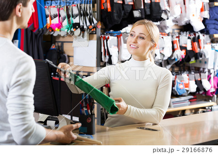 Two persons at the cashier 29166876