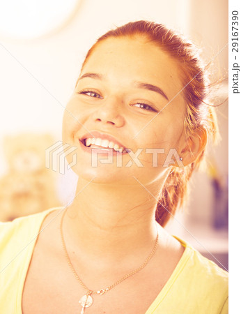 smiling teenager girl 29167390