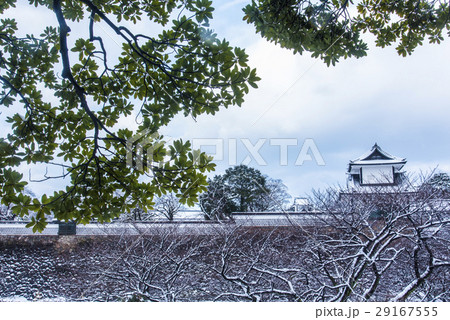 雪の金沢城公園石川門と石川櫓 29167555