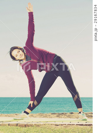 girl exercising on exercise mat outdoor girl exercising on exercise mat outdoor 29167834