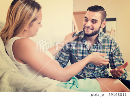 Couple talking at home 29168011