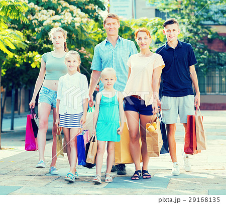 Family gladly shopping in town 29168135