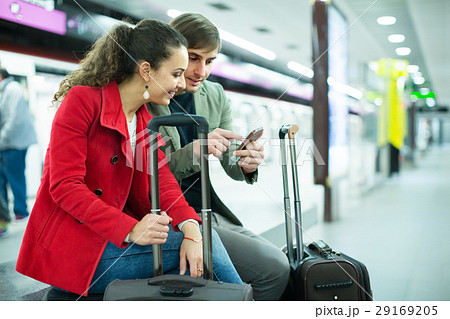 couple sitting at platform 29169205