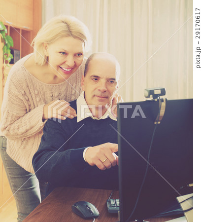 Senior couple talking with someone 29170617