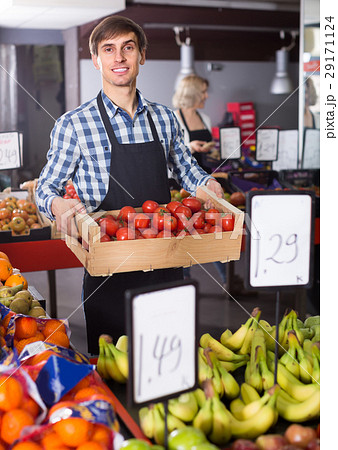 Sellers with fruits and veggies. 29171124