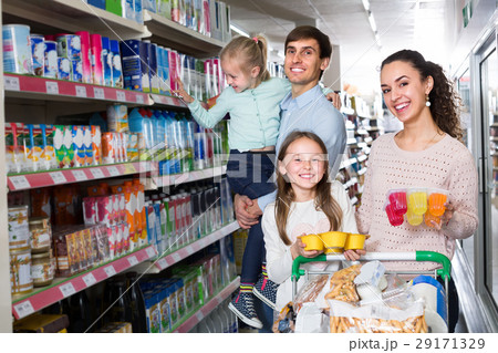 Family purchasing yoghurts in supermarket. 29171329