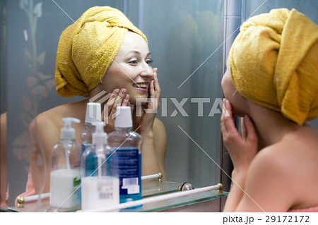 woman mirror bathroom woman mirror bathroom 29172172