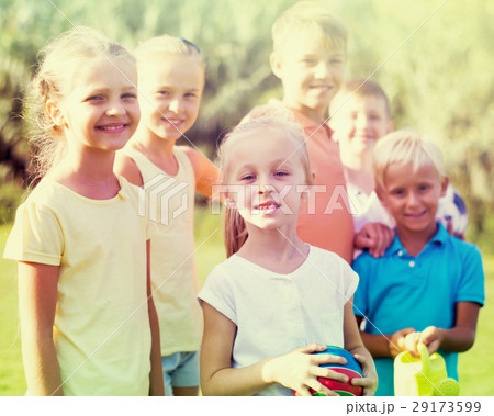 children standing outdoors on sunny day. 29173599