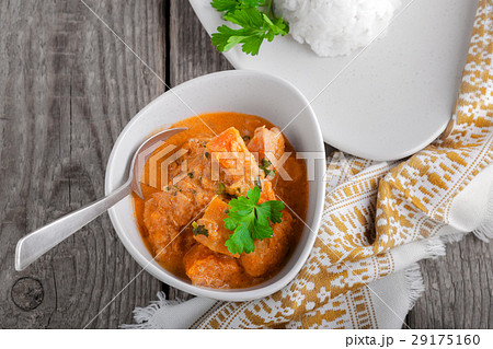 Chicken curry and rice 29175160