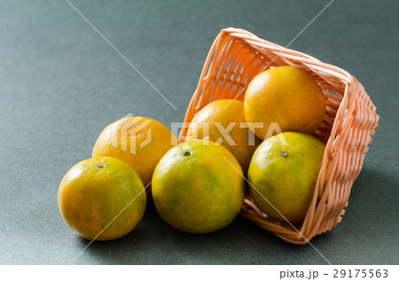 Tangerine orange fruit in basket, healthy fruit Tangerine orange fruit in basket, healthy fruit 29175563