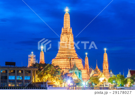 Wat arun night view temple in bangkok Wat arun night view temple in bangkok 29178027
