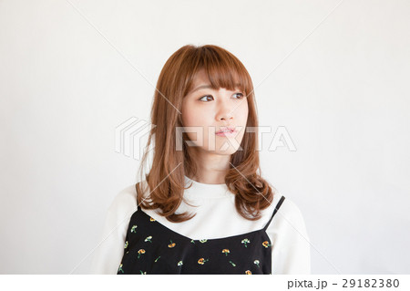 笑顔がかわいい20代女性 笑顔がかわいい20代女性 29182380