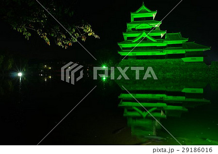 信州 国宝 松本城 松本観光の中心 サッカーチーム「松本山雅」応援のライトアップ 信州 国宝 松本城 松本観光の中心 サッカーチーム「松本山雅」応援のライトアップ 29186016