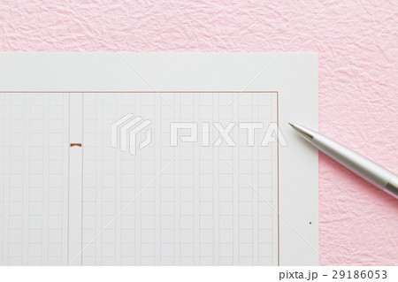 原稿用紙とペン 29186053