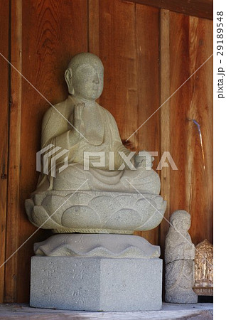 信州の文化財 名工 守屋貞治の石仏 延命地蔵菩薩像 左俯瞰縦(長野県塩尻市奈良井長泉寺) 信州の文化財 名工 守屋貞治の石仏 延命地蔵菩薩像 左俯瞰縦(長野県塩尻市奈良井長泉寺) 29189548