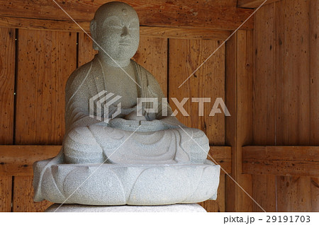 信州の文化財　守屋貞治の弟子　渋谷藤兵衛の石仏　地蔵尊座像　右俯瞰横（飯島町西岸寺） 29191703