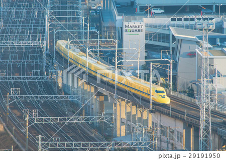 名古屋駅を発車したドクターイエロー 29191950