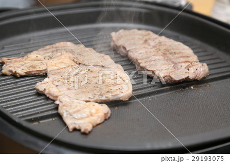 牛肉イメージ　調理 29193075