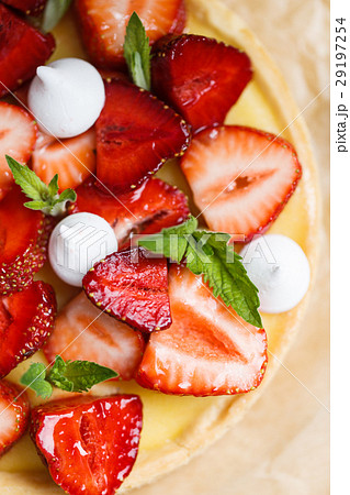 fresh strawberry tart 29197254