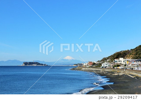 稲村ヶ崎からの海と富士山の風景 29209417
