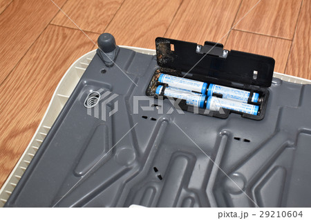 液漏れした電池 29210604
