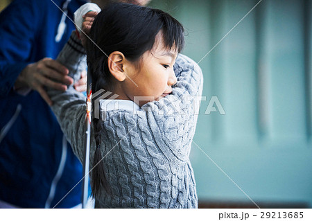 ゴルフを習う女の子 ゴルフを習う女の子 29213685