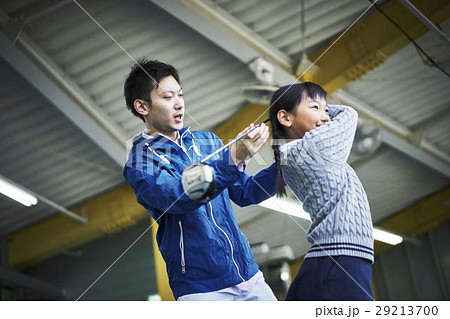 ゴルフを習う女の子 ゴルフを習う女の子 29213700