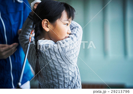ゴルフを習う女の子 ゴルフを習う女の子 29213796
