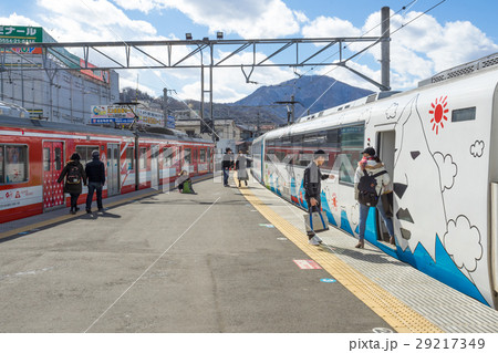 Train stopped at Fujikyu Railway station. 29217349