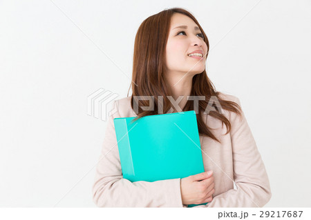 ファイルを持つ女性　ビジネス 29217687