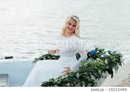 Beautiful young bride in luxury wedding dress Beautiful young bride in luxury wedding dress 29223469