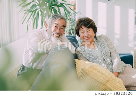 仲良し日本人シニア夫婦 29223520