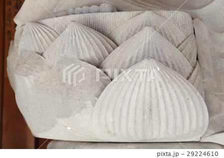 信州の文化財　名工　守屋貞治の石仏　か羅陀山地蔵大菩薩　蓮華座の彫刻（長野県木曽町福島長福寺） 29224610