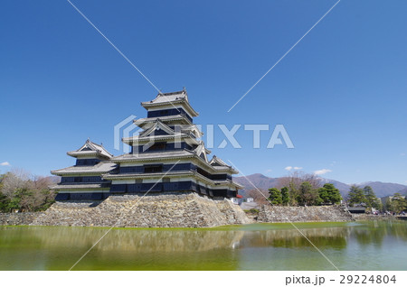 信州　松本　国宝松本城　戦国時代に建てられた本物の城　別称「烏城」 29224804