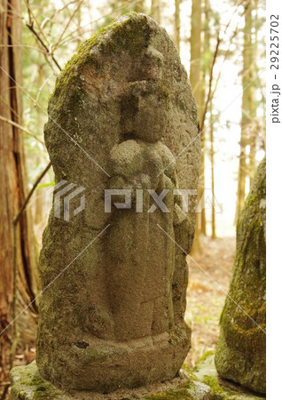 信州の文化財　名工　守屋貞治の石仏　馬頭観世音菩薩像　右俯瞰（駒ヶ根市光前寺） 29225702