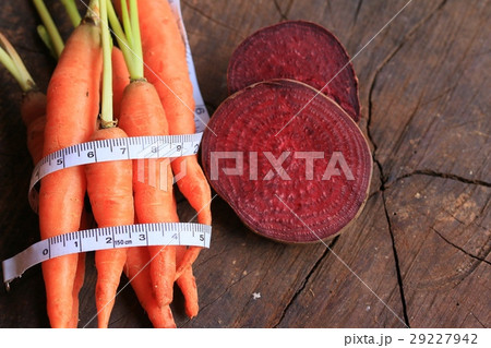 fresh beetroot and carrot 29227942