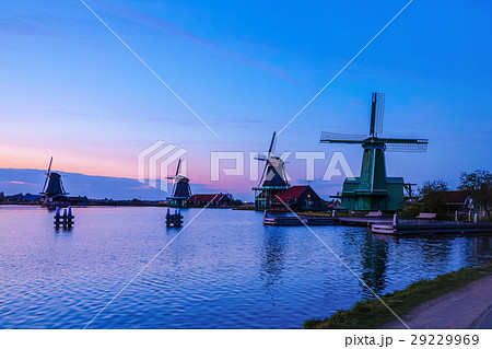 Evening River Zaan with Dutch windmills in Zaandam Evening River Zaan with Dutch windmills in Zaandam 29229969