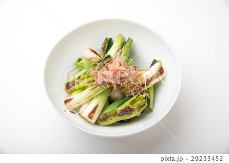 grilled green onion 29233452