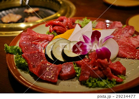 焼肉用のお肉、牛肉と野菜（Meat and Vegetables for Roast） 29234477