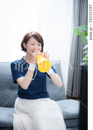 スポーツ観戦 女性 スポーツ観戦 女性 29235397