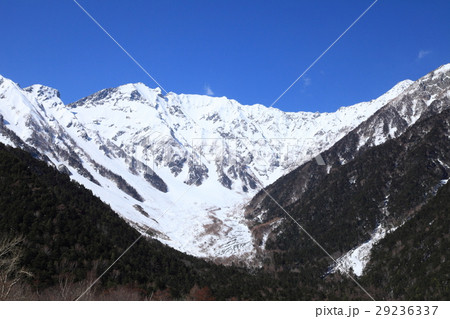 上高地から穂高連峰を望む 29236337