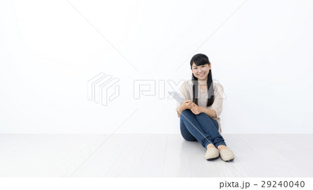若い女性 ライフスタイル タブレット 若い女性 ライフスタイル タブレット 29240040