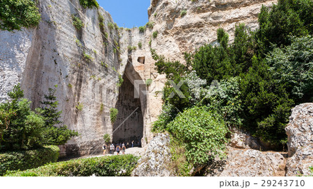 tourists near Orecchio di Dionisio in Syracuse tourists near Orecchio di Dionisio in Syracuse 29243710