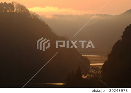 月ヶ瀬渓谷の朝日(奈良市月ヶ瀬) 月ヶ瀬渓谷の朝日(奈良市月ヶ瀬) 29243978