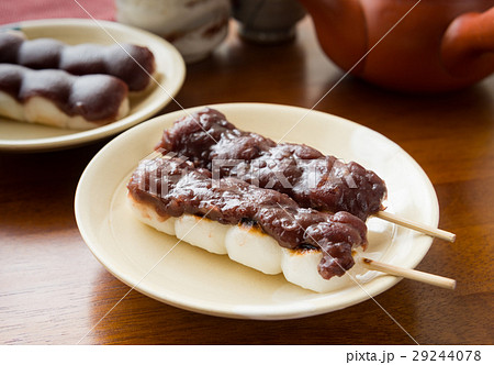 串団子　和菓子　餡子　ちゃぶ台　おやつ　伝統食　甘味　つぶ餡　こし餡 29244078