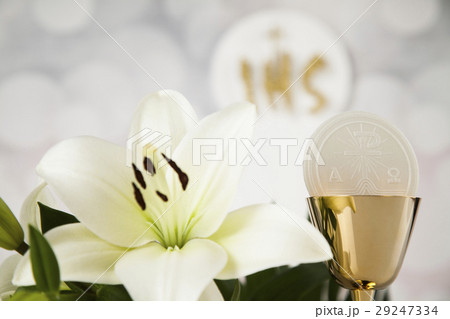 Symbol christianity religion a golden chalice 29247334