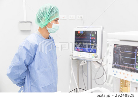 Surgeon looking at medical equipment   29248929