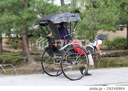京都観光の人力車 29248964