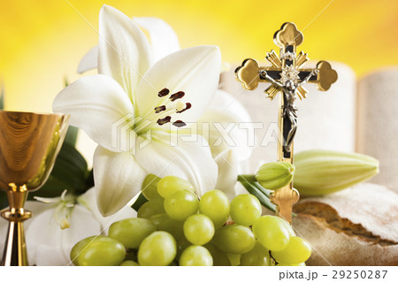 Symbol christianity religion a golden chalice 29250287